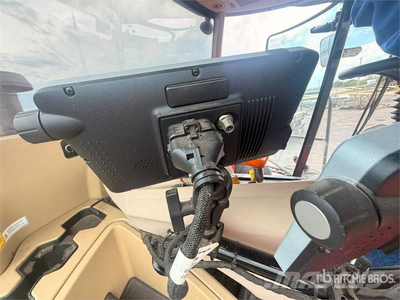 Massey Ferguson MFWR9970 16 ft Mower Conditioner Segadora Autoprop 堆草機