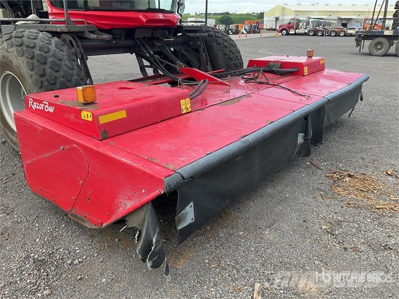 Massey Ferguson MFWR9970 16 ft Mower Conditioner Segadora Autoprop 堆草機