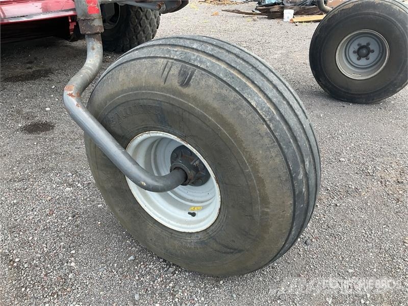 Massey Ferguson MFWR9970 16 ft Mower Conditioner Segadora Autoprop 堆草機