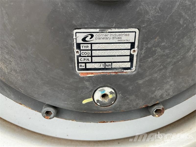 Massey Ferguson MFWR9970 16 ft Mower Conditioner Segadora Autoprop 堆草機