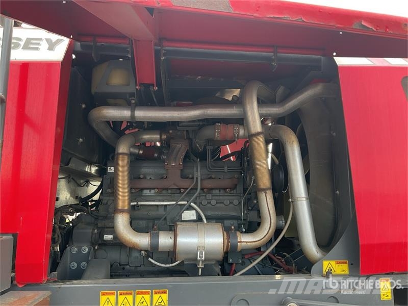 Massey Ferguson MFWR9970 16 ft Mower Conditioner Segadora Autoprop 堆草機