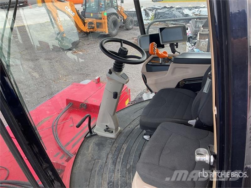 Massey Ferguson MFWR9970 16 ft Mower Conditioner Segadora Autoprop 堆草機