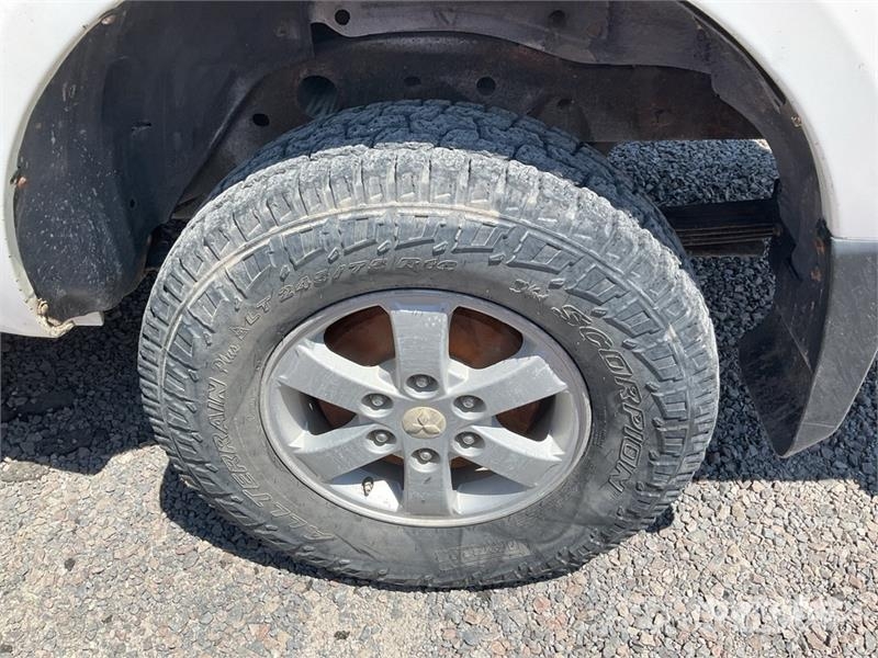 Mitsubishi L200 Otros