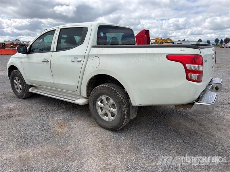 Mitsubishi L200 4x4 Crew Cab Camioneta / Pickup Прочие фургоны