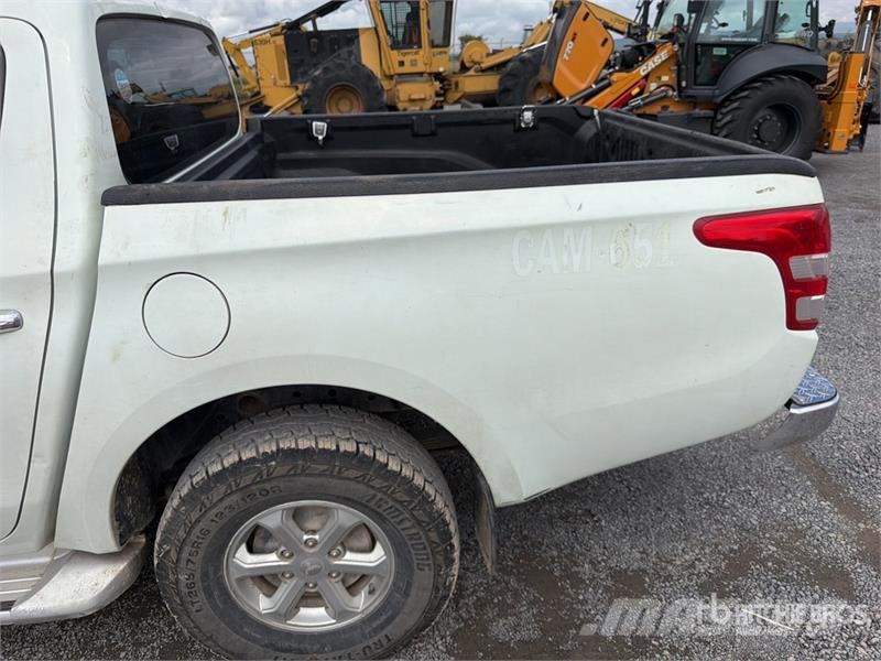 Mitsubishi L200 4x4 Crew Cab Camioneta / Pickup Прочие фургоны