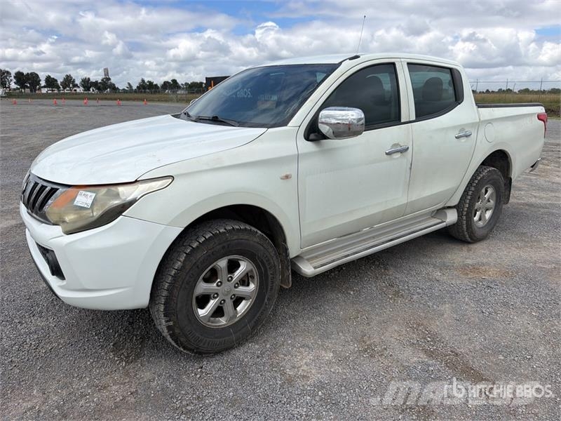 Mitsubishi L200 4x4 Crew Cab Camioneta / Pickup Прочие фургоны