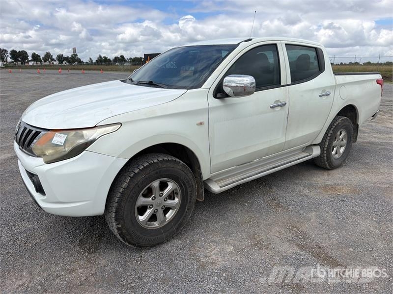 Mitsubishi L200 4x4 Crew Cab Camioneta / Pickup Прочие фургоны