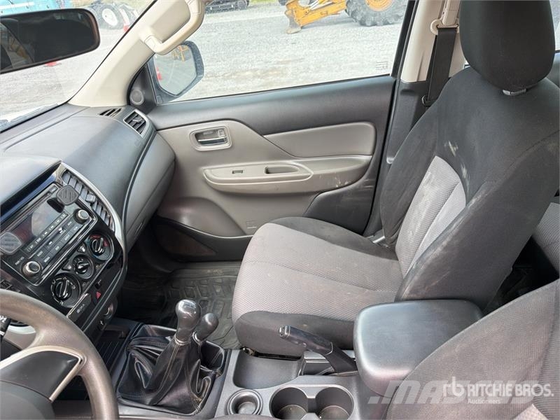 Mitsubishi L200 4x4 Crew Cab Camioneta / Pickup Прочие фургоны