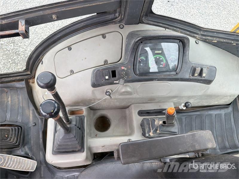 New Holland B80B-SS 4x4 / Retroexcavadora / Backhoe Loader لوادر ذات جرافات عكسية