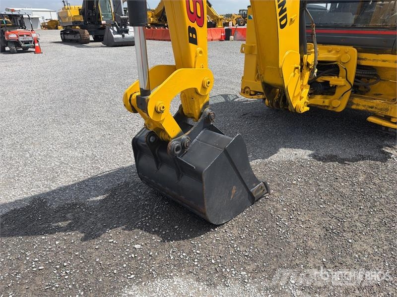 New Holland B80B-SS 4x4 Retroexcavadora / Backhoe Loader Baggerlader