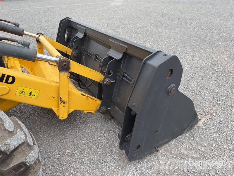 New Holland B80B-SS 4x4 / Retroexcavadora / Backhoe Loader لوادر ذات جرافات عكسية
