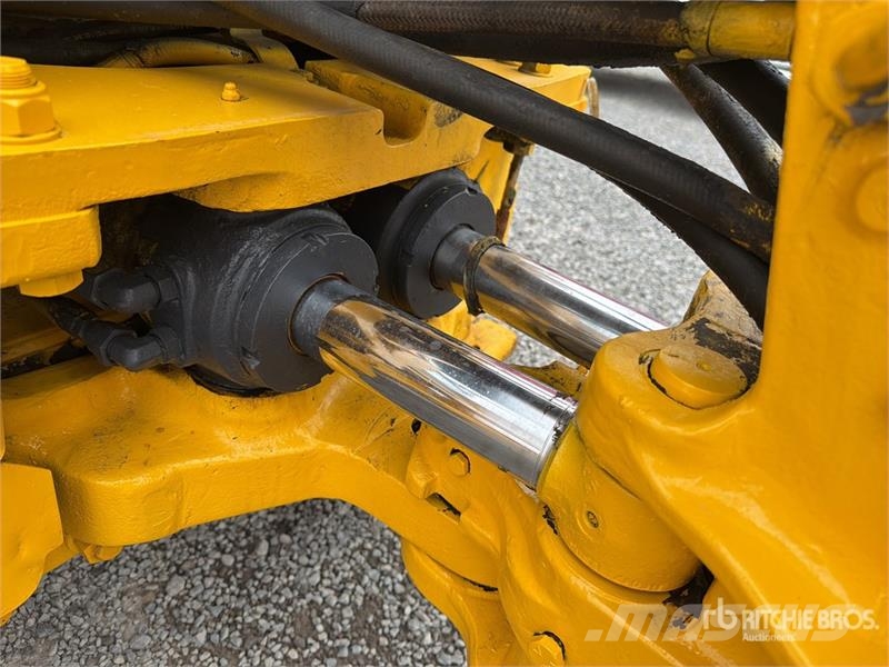 New Holland B80B-SS 4x4 / Retroexcavadora / Backhoe Loader لوادر ذات جرافات عكسية