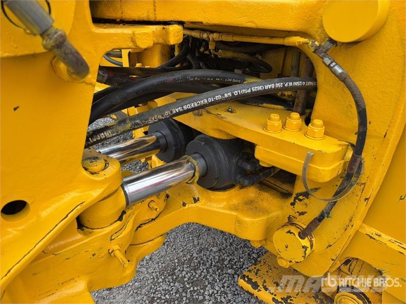 New Holland B80B-SS 4x4 / Retroexcavadora / Backhoe Loader لوادر ذات جرافات عكسية