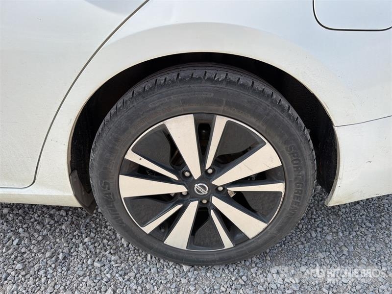 Nissan Altima Automovil / Automobile Kistehergépjárművek