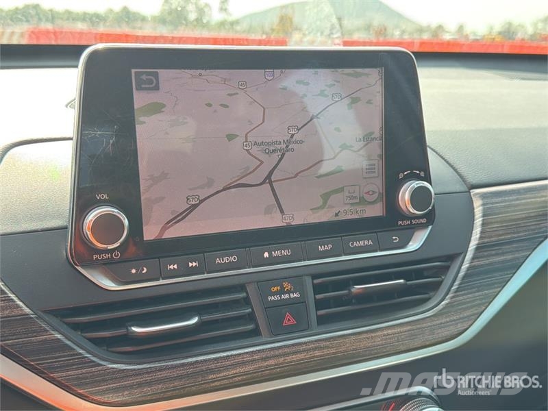 Nissan Altima Automovil / Automobile Kistehergépjárművek