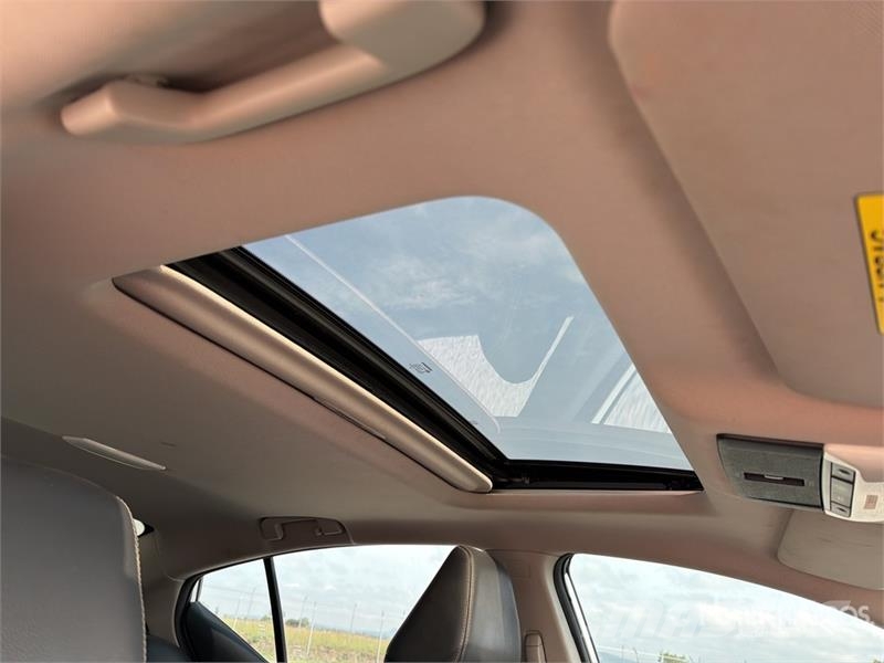 Nissan Altima Automovil / Automobile Kistehergépjárművek