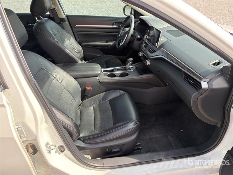 Nissan Altima Automovil / Automobile Kistehergépjárművek
