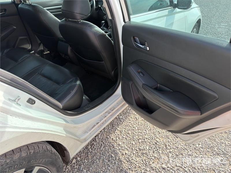 Nissan Altima Automovil / Automobile Kistehergépjárművek