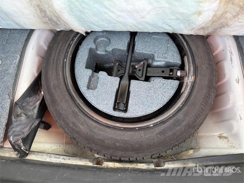 Nissan Altima Automovil / Automobile Kistehergépjárművek