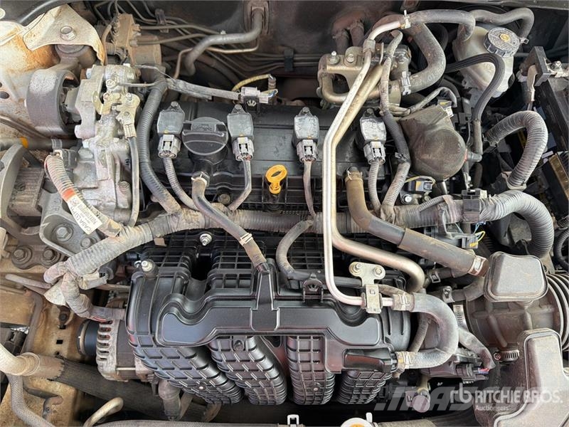 Nissan Altima Automovil / Automobile Kistehergépjárművek