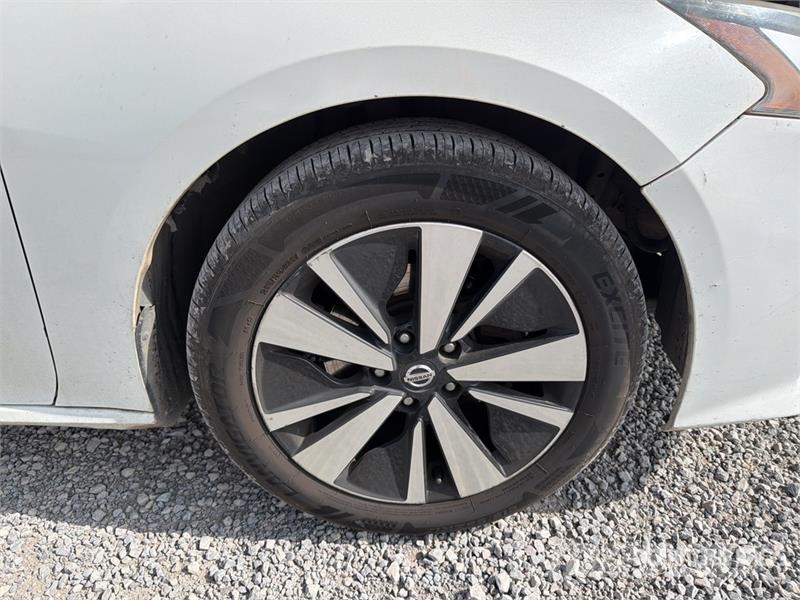 Nissan Altima Automovil / Automobile Kistehergépjárművek
