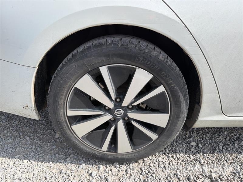 Nissan Altima Automovil / Automobile Kistehergépjárművek