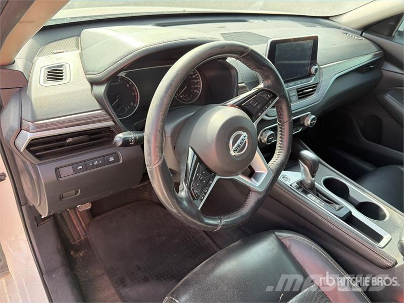 Nissan Altima Automovil / Automobile Kistehergépjárművek