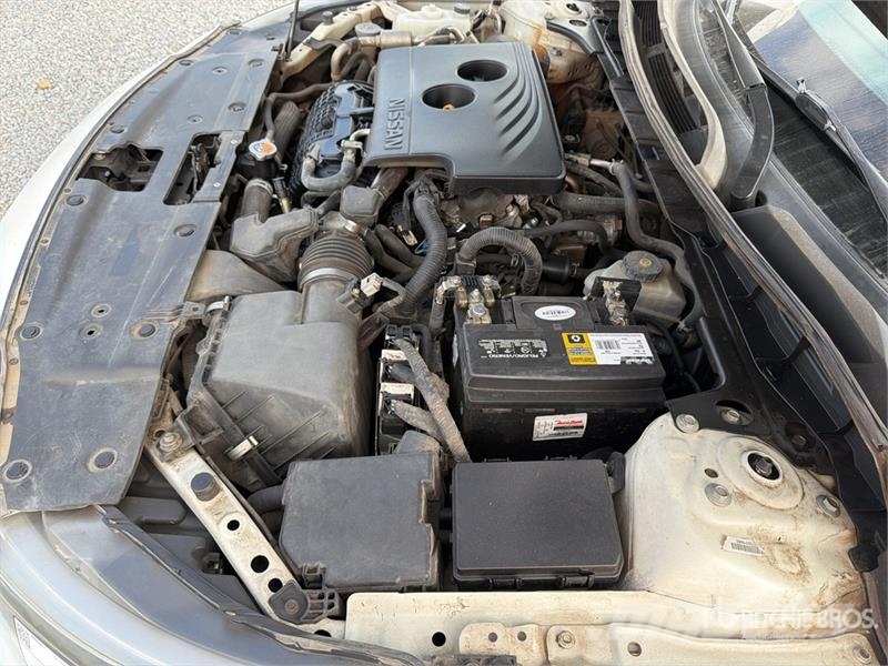 Nissan Altima Automovil / Automobile Kistehergépjárművek