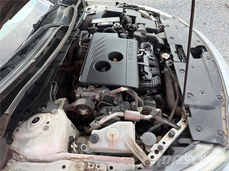 Nissan Altima Automovil / Automobile Kistehergépjárművek