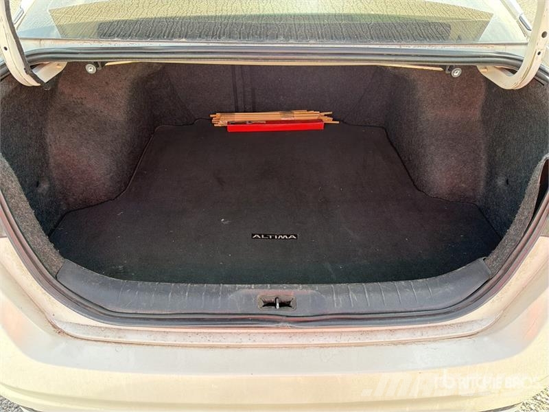 Nissan Altima Automovil / Automobile Kistehergépjárművek