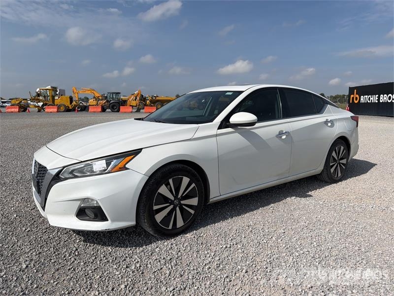 Nissan Altima Automovil / Automobile Kistehergépjárművek
