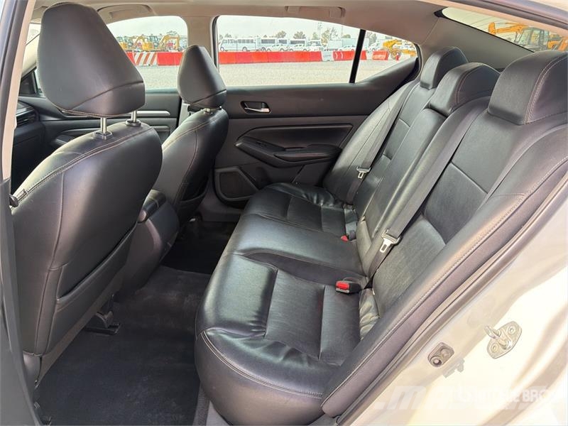 Nissan Altima Automovil / Automobile Kistehergépjárművek