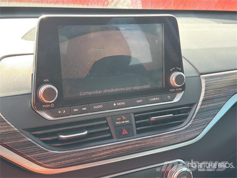 Nissan Altima Automovil / Automobile Kistehergépjárművek