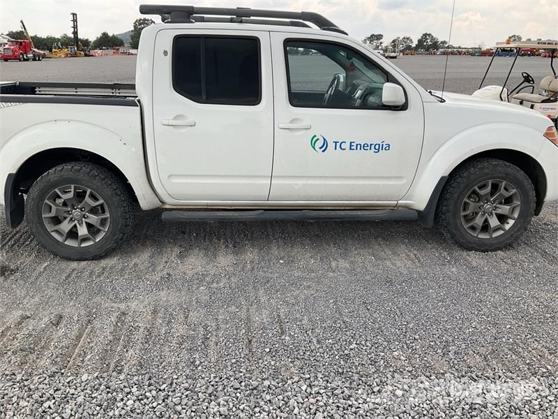 Nissan Frontier Iné