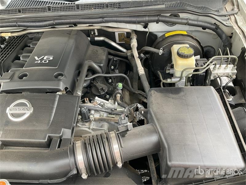 Nissan Frontier Iné