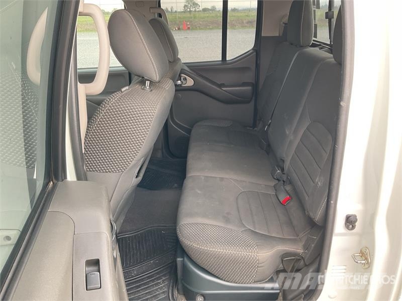 Nissan Frontier Iné
