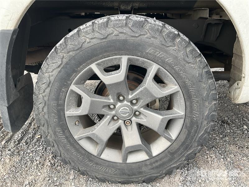Nissan Frontier Iné