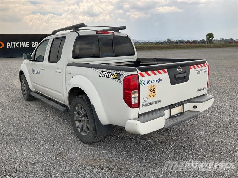 Nissan Frontier Iné