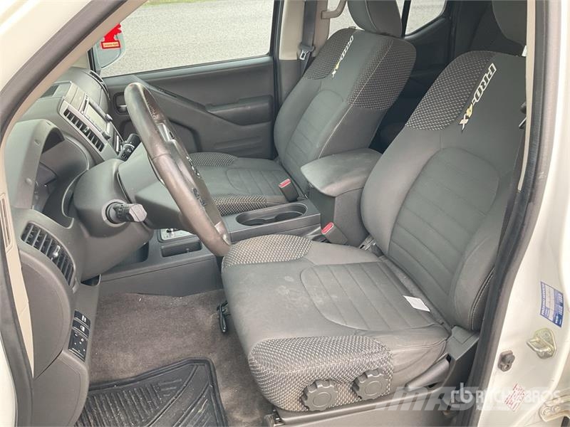 Nissan Frontier Iné