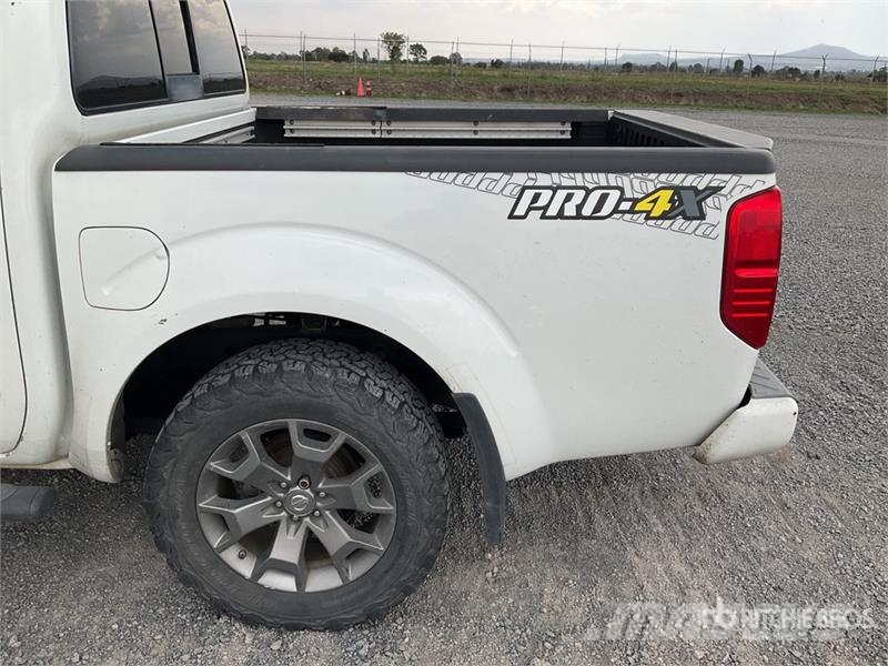 Nissan Frontier Iné