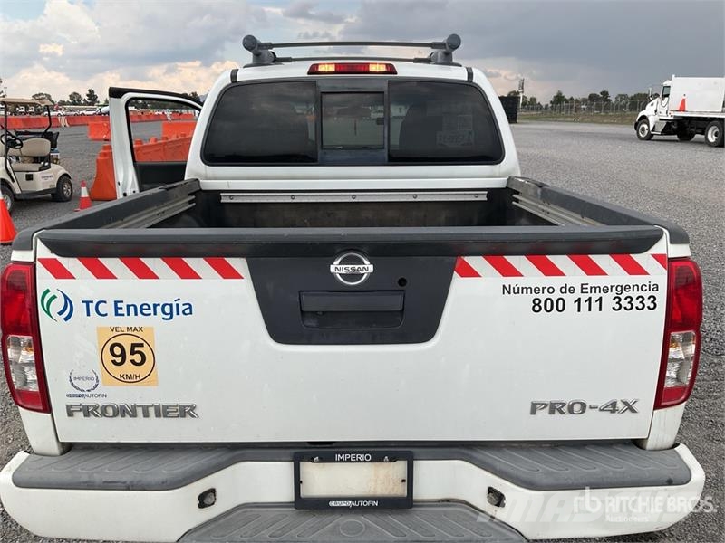 Nissan Frontier Iné