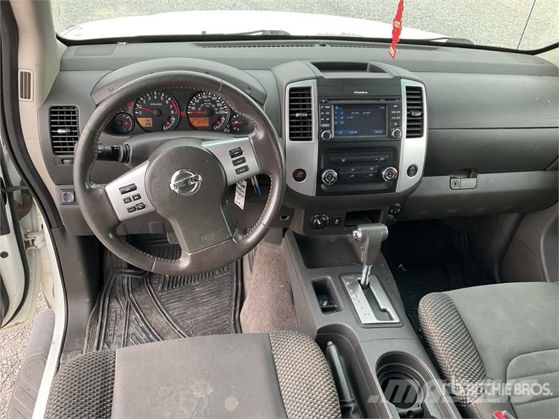 Nissan Frontier Iné