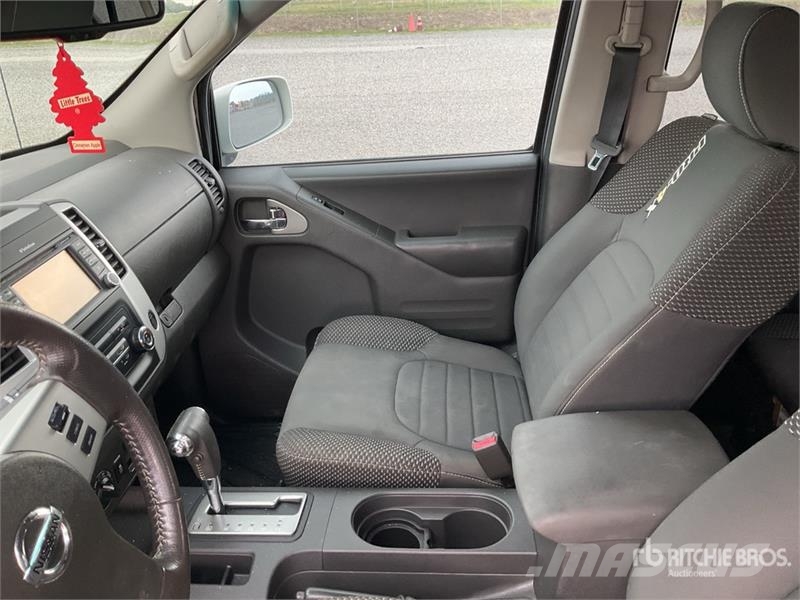 Nissan Frontier Iné