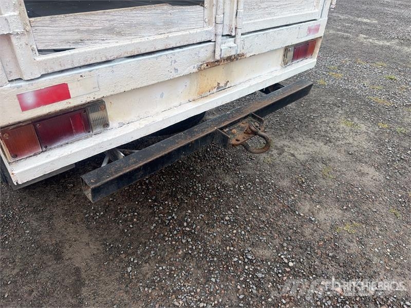 Nissan NP300 Camion plateau