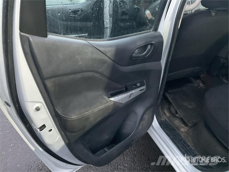 Nissan NP300 أخرى