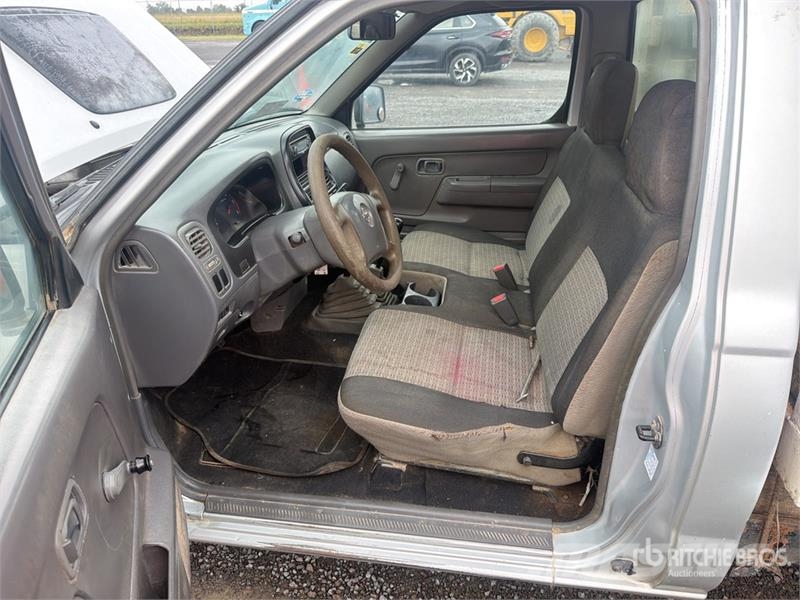 Nissan NP300 Camion plateau