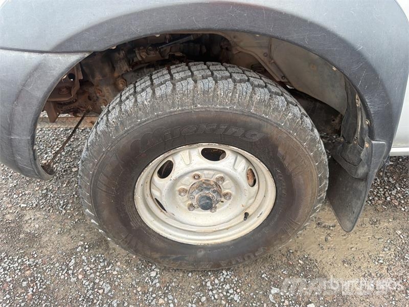 Nissan NP300 Camion plateau