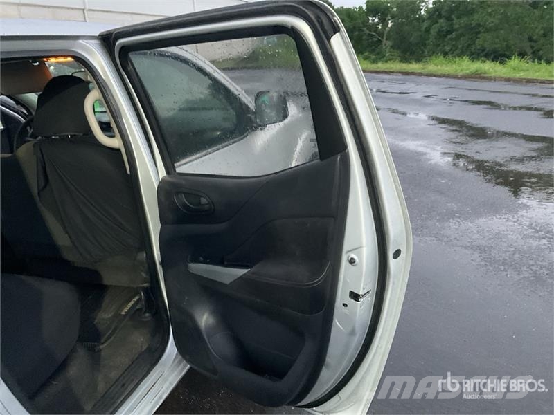 Nissan NP300 أخرى