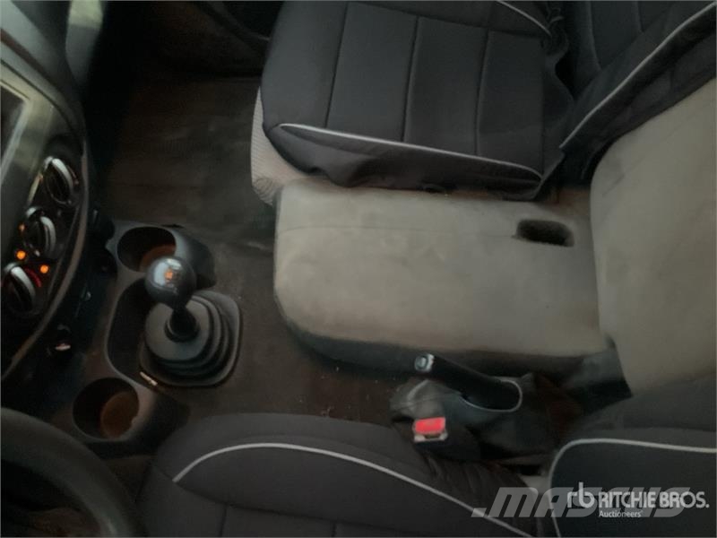 Nissan NP300 أخرى