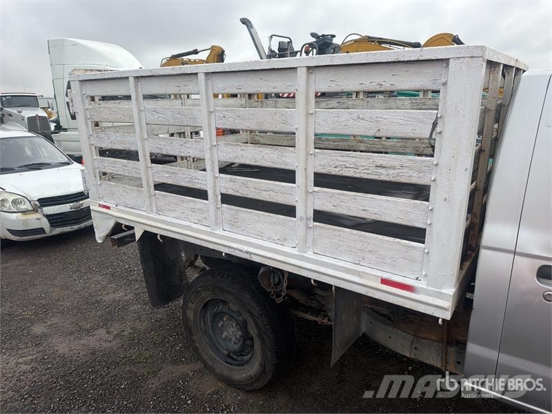 Nissan NP300 Camion plateau